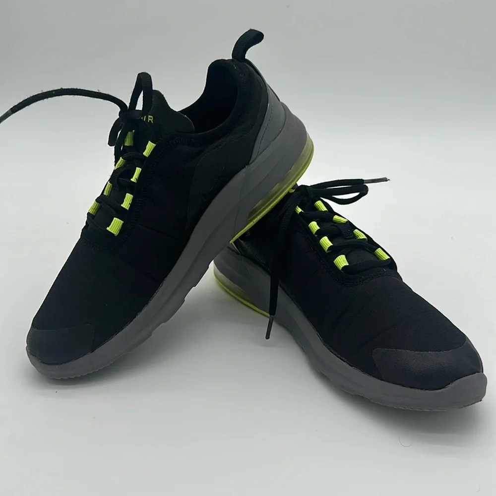 Nike Air Max Motion 2 GS Sneakers Youth Size 7 Black Volt Gray AQ2741–011
